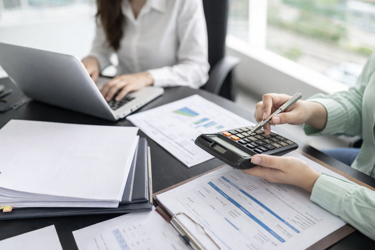 Úvodní sekce bezucetnictvi.cz – účetnictví a podnikání